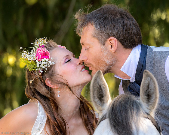 Hannah and Cody kiss from horseback